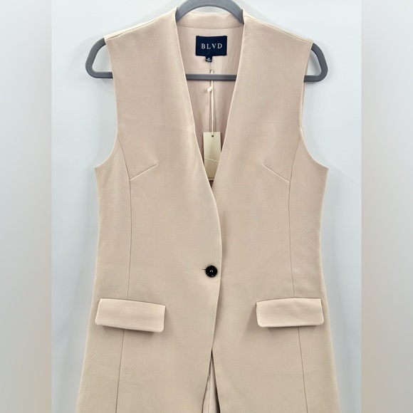 NWT BLVD sleeveless blazer vest with single button - Picture 3 of 5